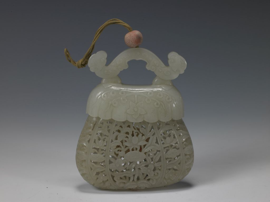 图片[1]-White jade carved pouch-China Archive